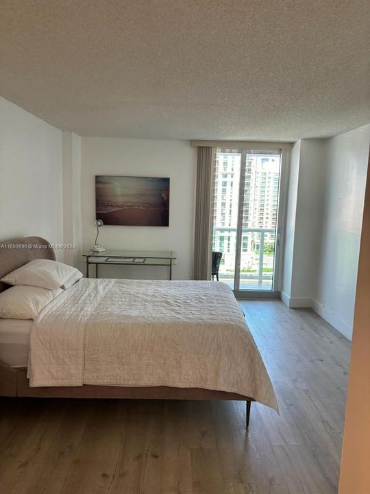 Active With Contract: $3,450 (2 beds, 2 baths, 1357 Square Feet)