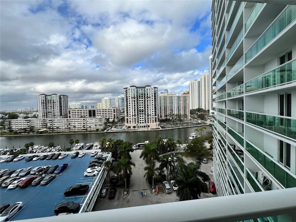 Active With Contract: $3,450 (2 beds, 2 baths, 1357 Square Feet)