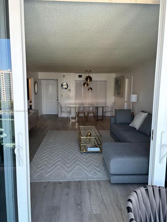 Active With Contract: $3,450 (2 beds, 2 baths, 1357 Square Feet)