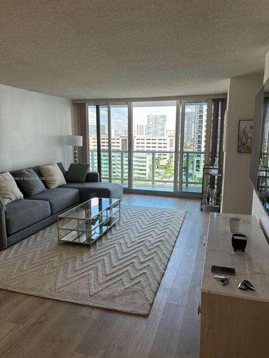 Active With Contract: $3,450 (2 beds, 2 baths, 1357 Square Feet)