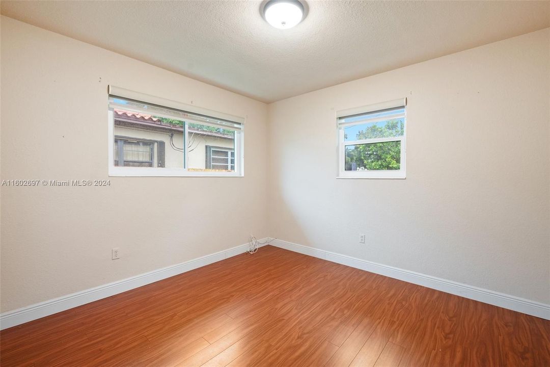 For Sale: $659,000 (2 beds, 1 baths, 1350 Square Feet)