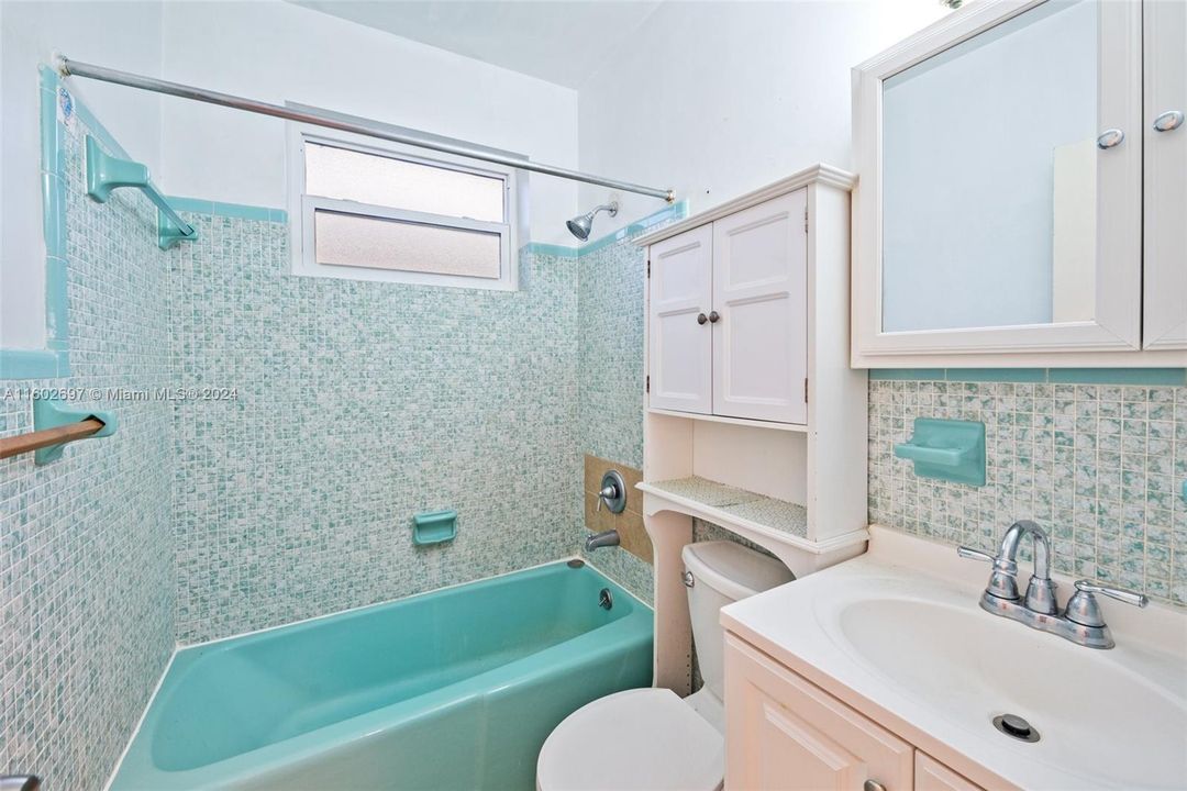 For Sale: $659,000 (2 beds, 1 baths, 1350 Square Feet)