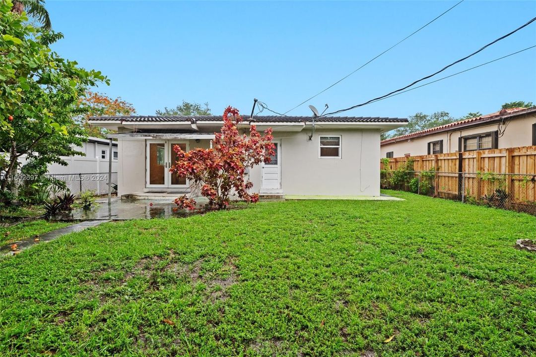 For Sale: $659,000 (2 beds, 1 baths, 1350 Square Feet)