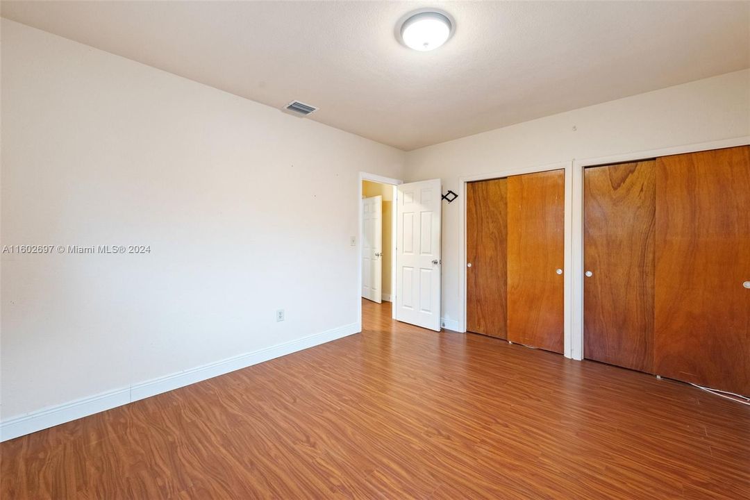 For Sale: $659,000 (2 beds, 1 baths, 1350 Square Feet)