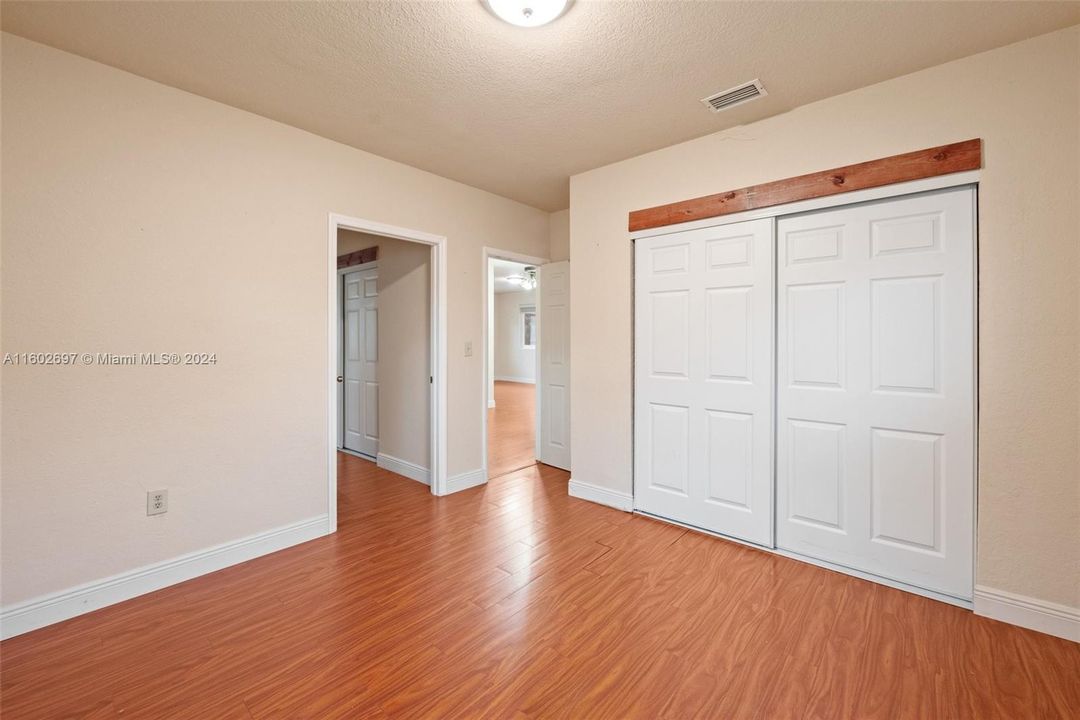 For Sale: $659,000 (2 beds, 1 baths, 1350 Square Feet)