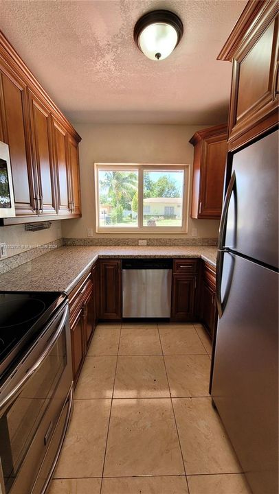 Active With Contract: $3,400 (3 beds, 2 baths, 1257 Square Feet)