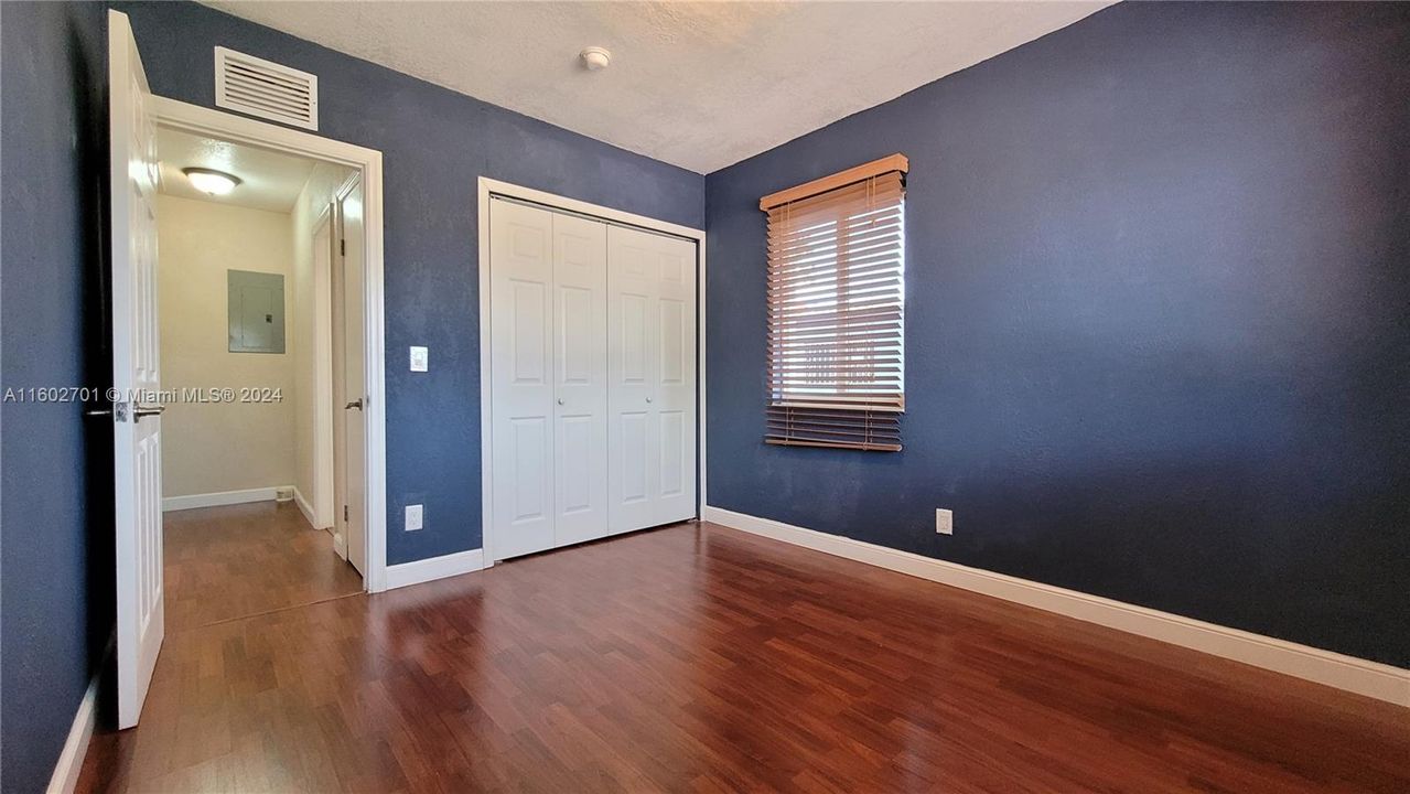 Active With Contract: $3,400 (3 beds, 2 baths, 1257 Square Feet)