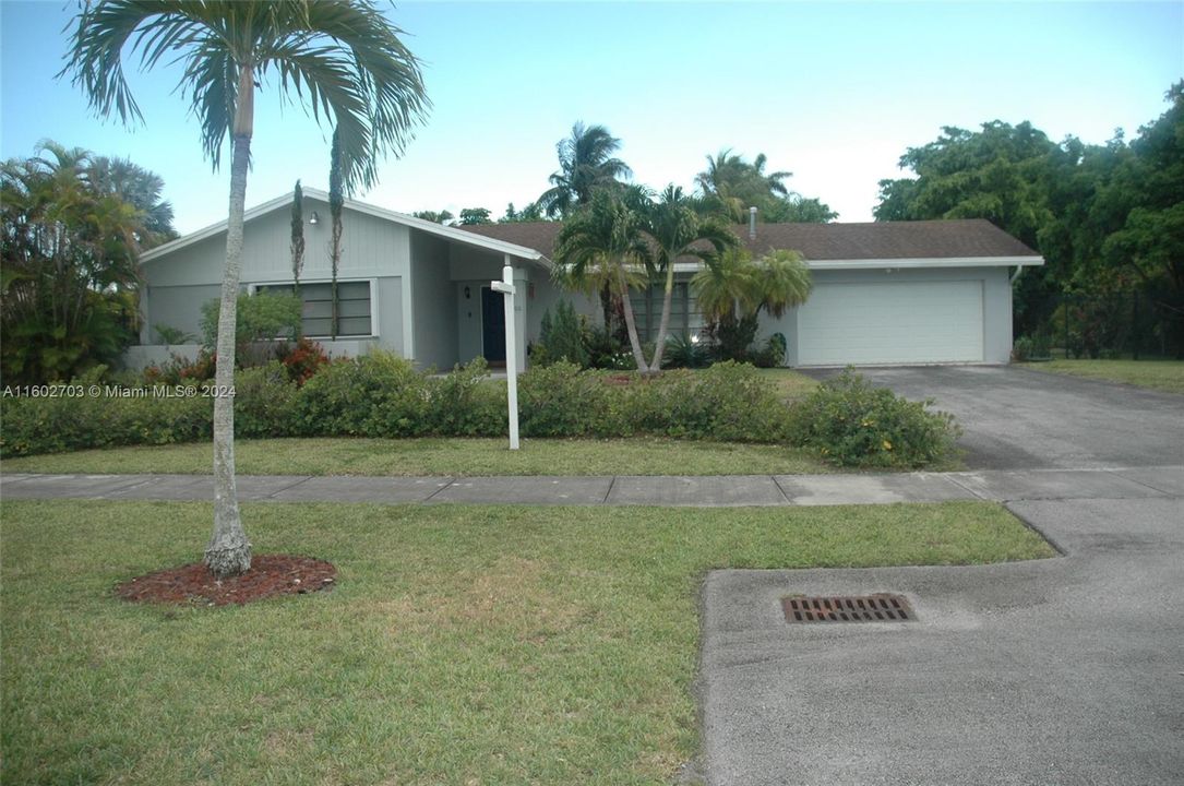 For Sale: $995,000 (3 beds, 2 baths, 1752 Square Feet)