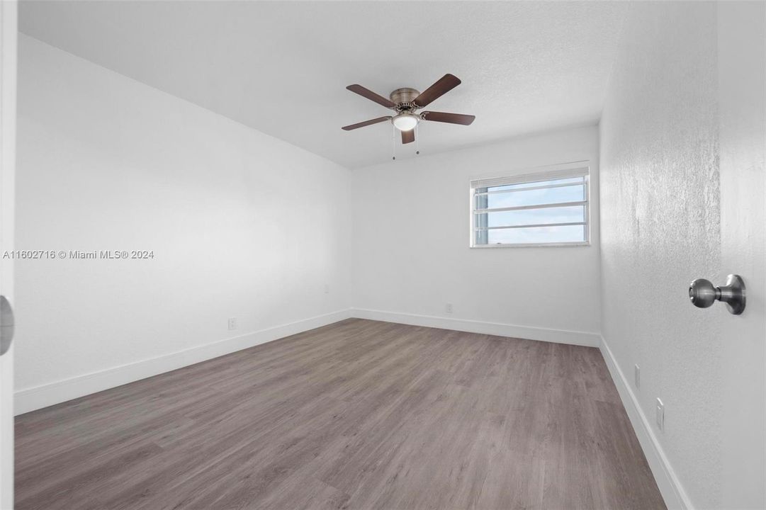 For Sale: $279,000 (2 beds, 2 baths, 920 Square Feet)