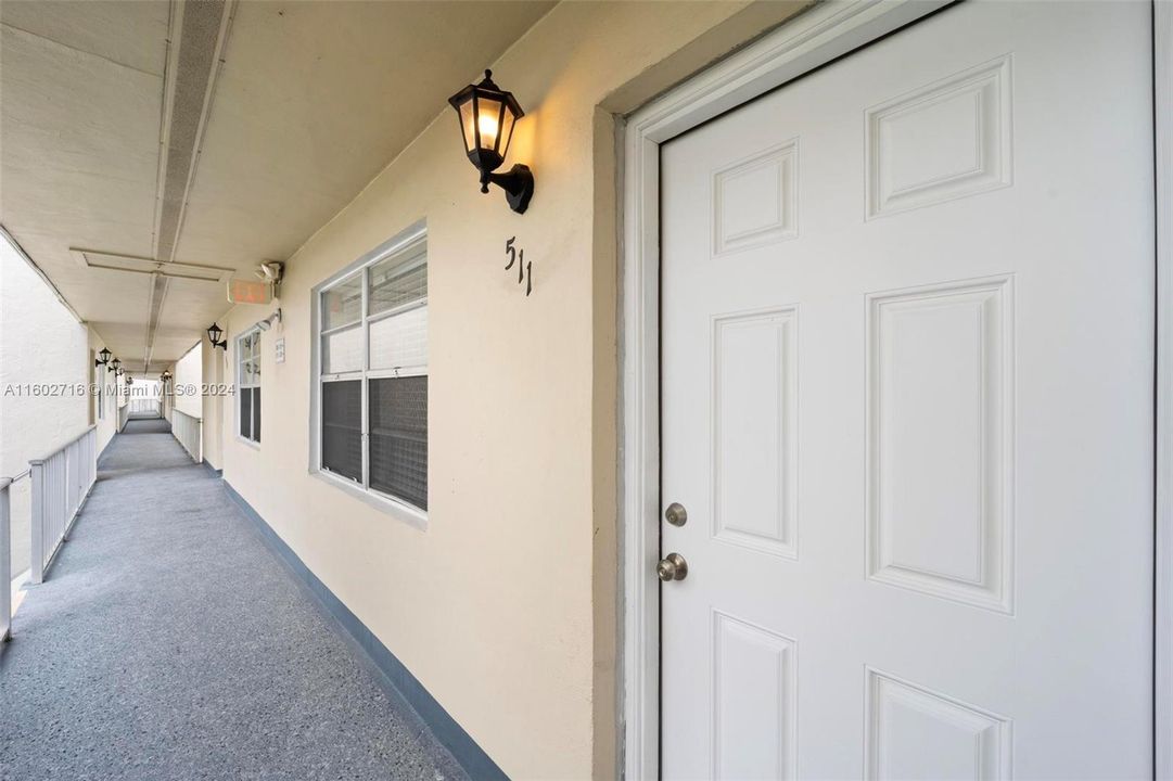 For Sale: $279,000 (2 beds, 2 baths, 920 Square Feet)