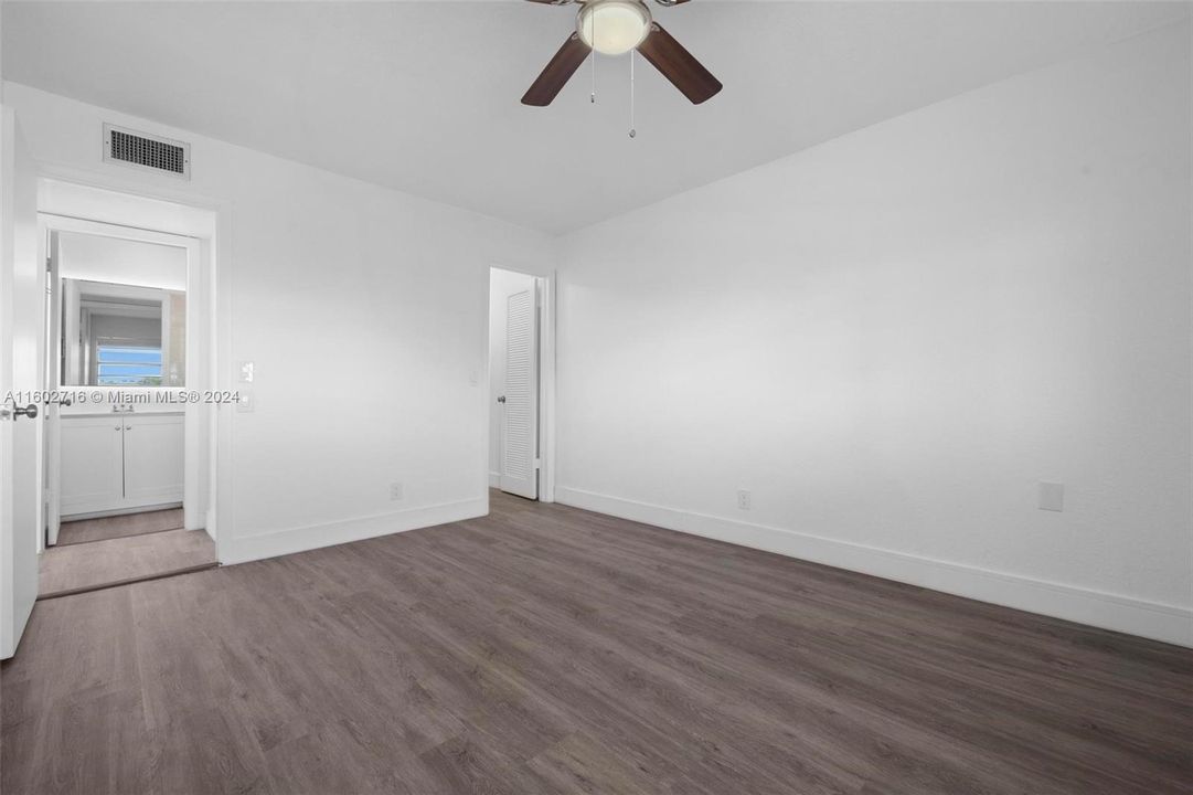 For Sale: $279,000 (2 beds, 2 baths, 920 Square Feet)