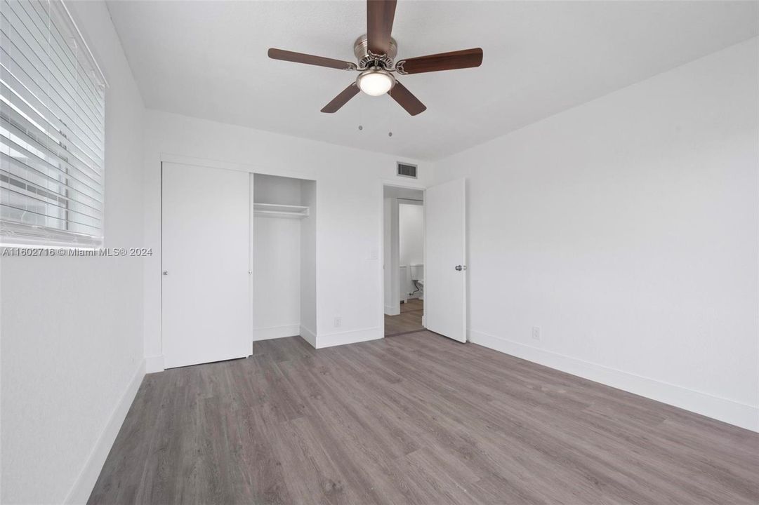 For Sale: $279,000 (2 beds, 2 baths, 920 Square Feet)