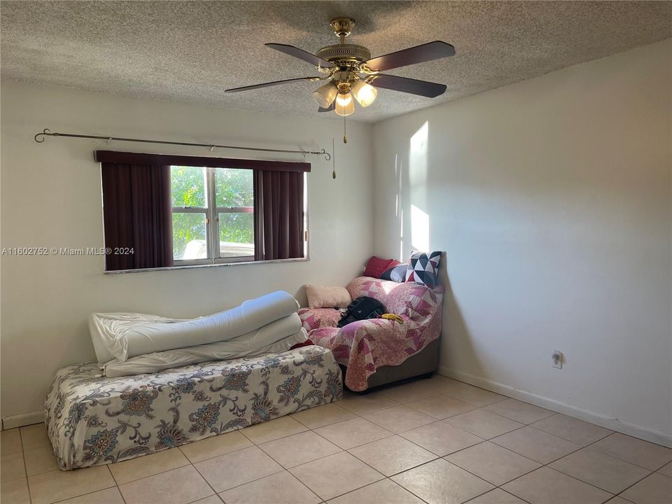 For Sale: $199,900 (2 beds, 2 baths, 944 Square Feet)