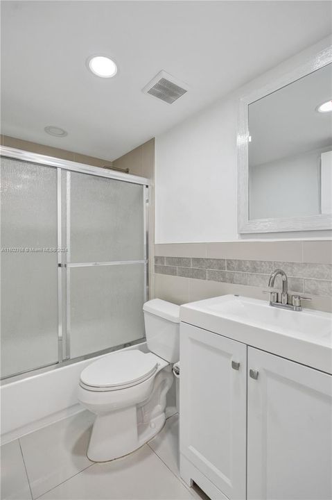 Active With Contract: $210,000 (2 beds, 2 baths, 1040 Square Feet)