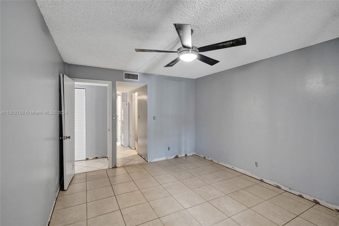 Active With Contract: $210,000 (2 beds, 2 baths, 1040 Square Feet)