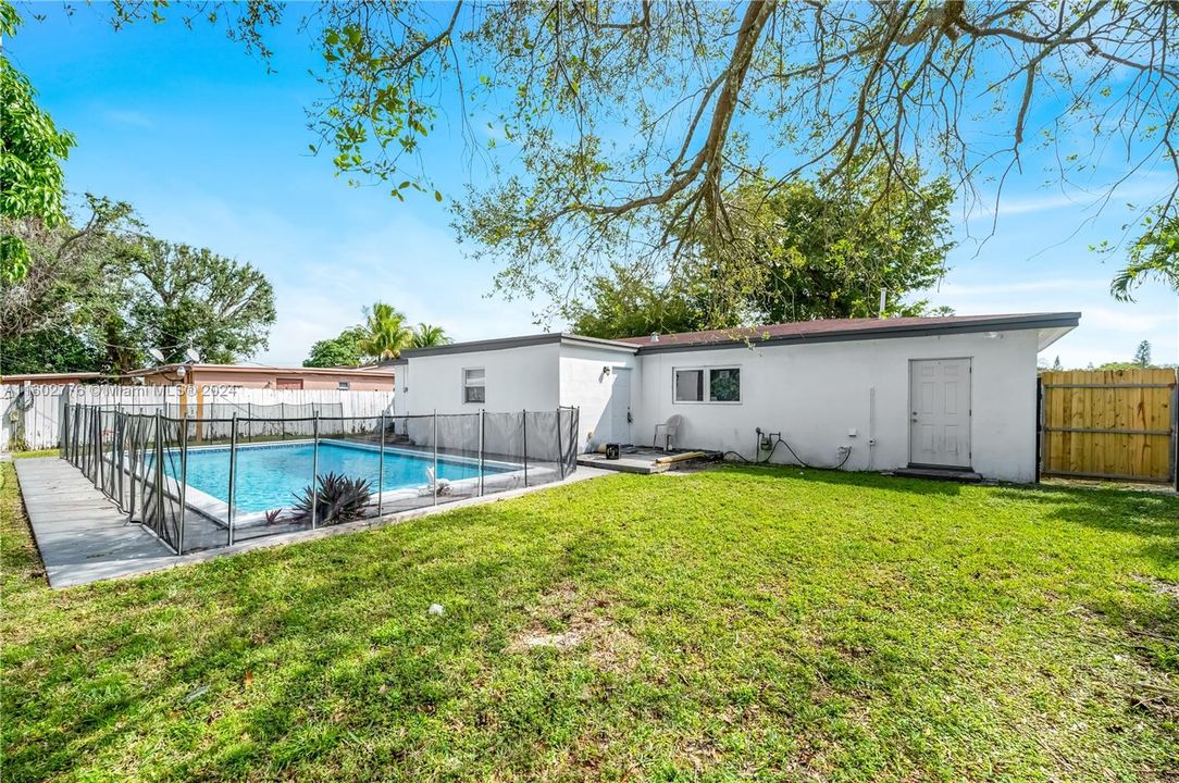 Active With Contract: $630,000 (4 beds, 2 baths, 1865 Square Feet)