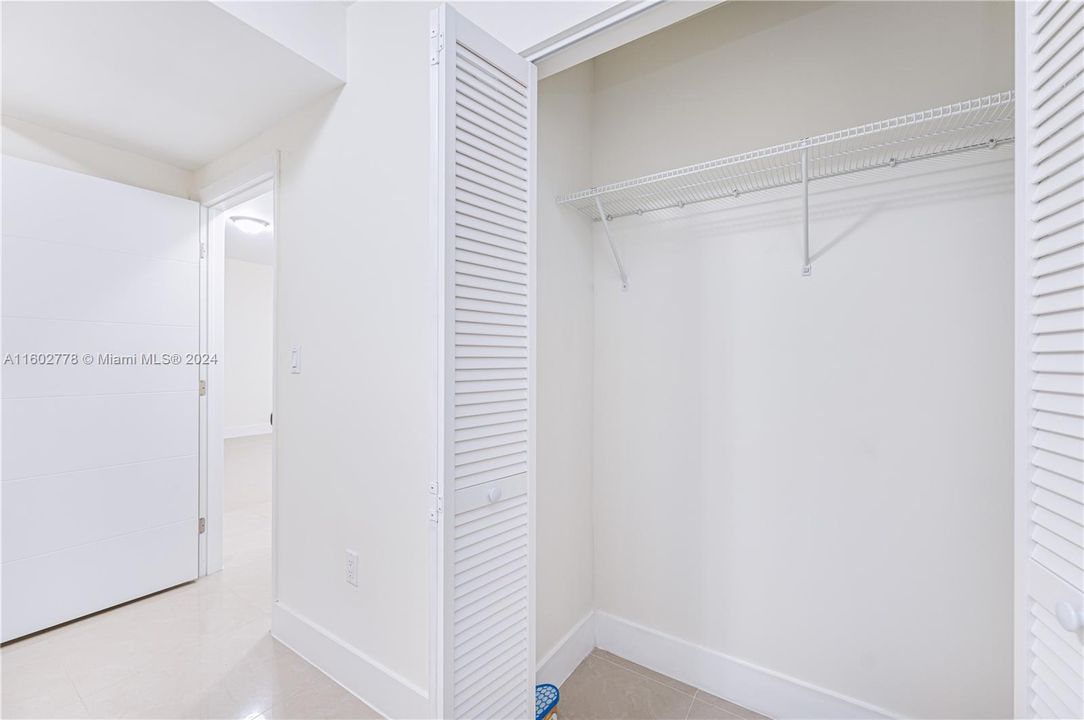 Recently Rented: $2,425 (2 beds, 1 baths, 745 Square Feet)