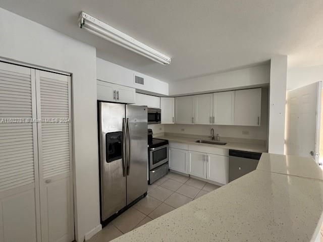 For Sale: $285,000 (2 beds, 1 baths, 749 Square Feet)