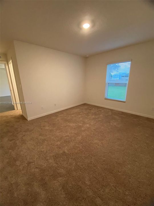 Recently Rented: $2,400 (3 beds, 2 baths, 1270 Square Feet)