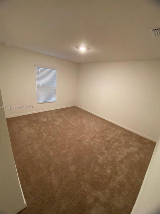 Recently Rented: $2,400 (3 beds, 2 baths, 1270 Square Feet)