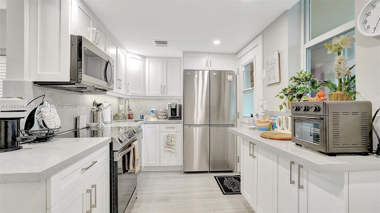 For Sale: $369,000 (2 beds, 2 baths, 1083 Square Feet)