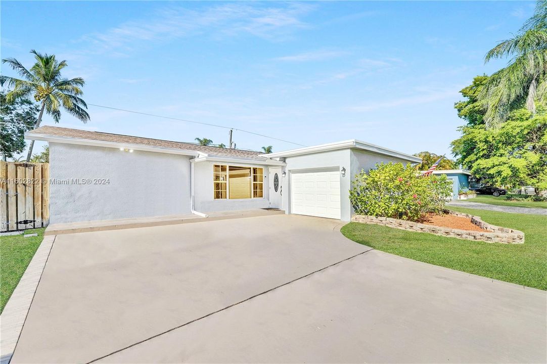 For Sale: $642,000 (4 beds, 2 baths, 1437 Square Feet)