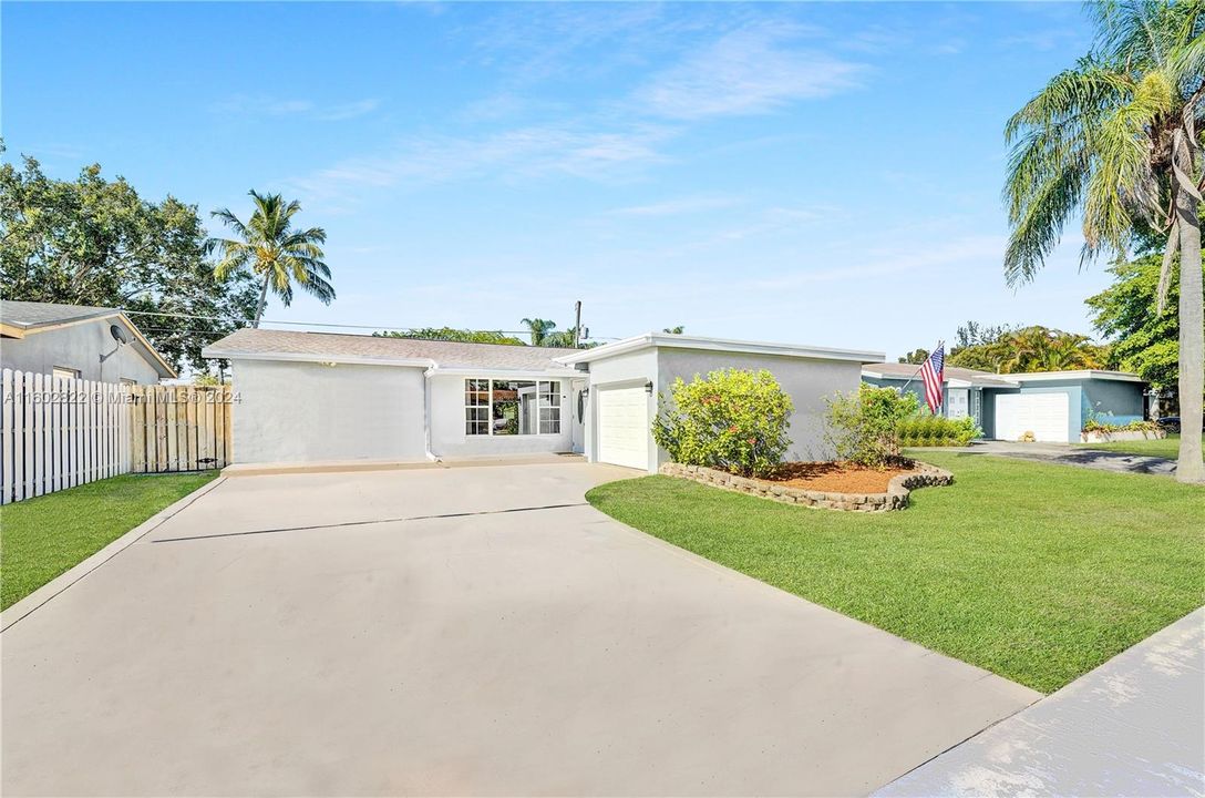 For Sale: $642,000 (4 beds, 2 baths, 1437 Square Feet)