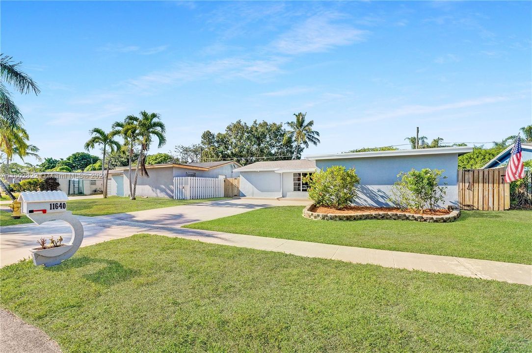 For Sale: $642,000 (4 beds, 2 baths, 1437 Square Feet)