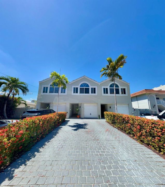 Recently Sold: $824,000 (2 beds, 2 baths, 1656 Square Feet)