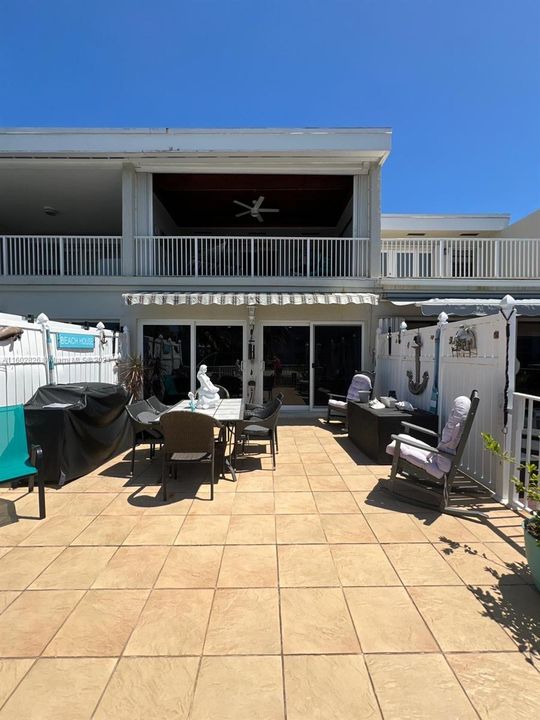Recently Sold: $824,000 (2 beds, 2 baths, 1656 Square Feet)
