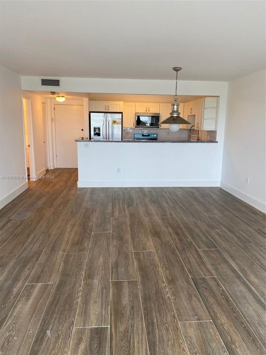 For Rent: $4,200 (1 beds, 1 baths, 840 Square Feet)