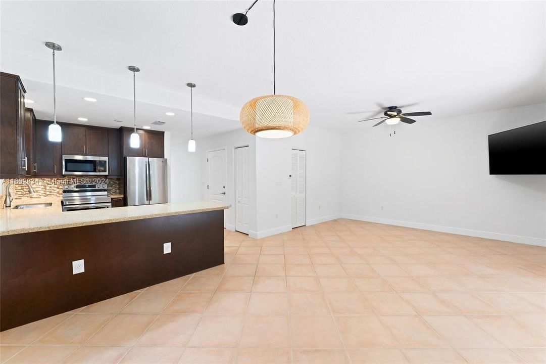 Active With Contract: $6,250 (3 beds, 2 baths, 2500 Square Feet)