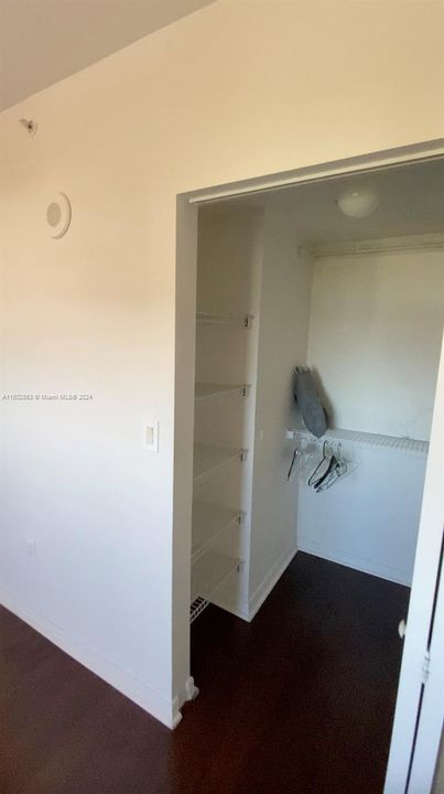 Active With Contract: $2,200 (1 beds, 1 baths, 744 Square Feet)