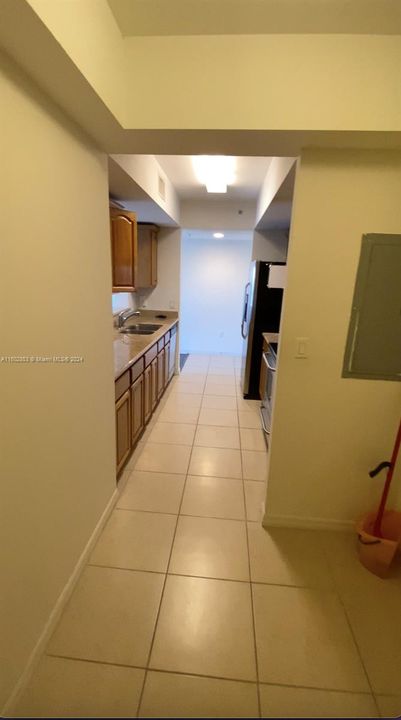Active With Contract: $2,200 (1 beds, 1 baths, 744 Square Feet)