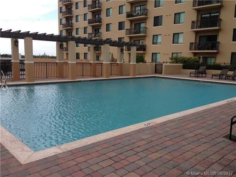 Active With Contract: $2,200 (1 beds, 1 baths, 744 Square Feet)