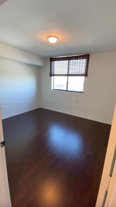 Active With Contract: $2,200 (1 beds, 1 baths, 744 Square Feet)