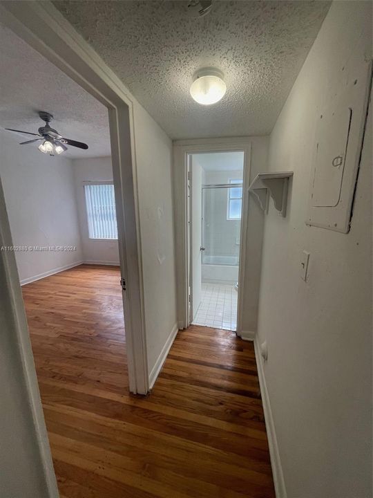 For Sale: $200,000 (1 beds, 1 baths, 428 Square Feet)