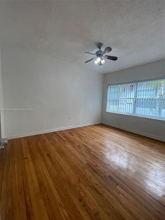 For Sale: $200,000 (1 beds, 1 baths, 428 Square Feet)