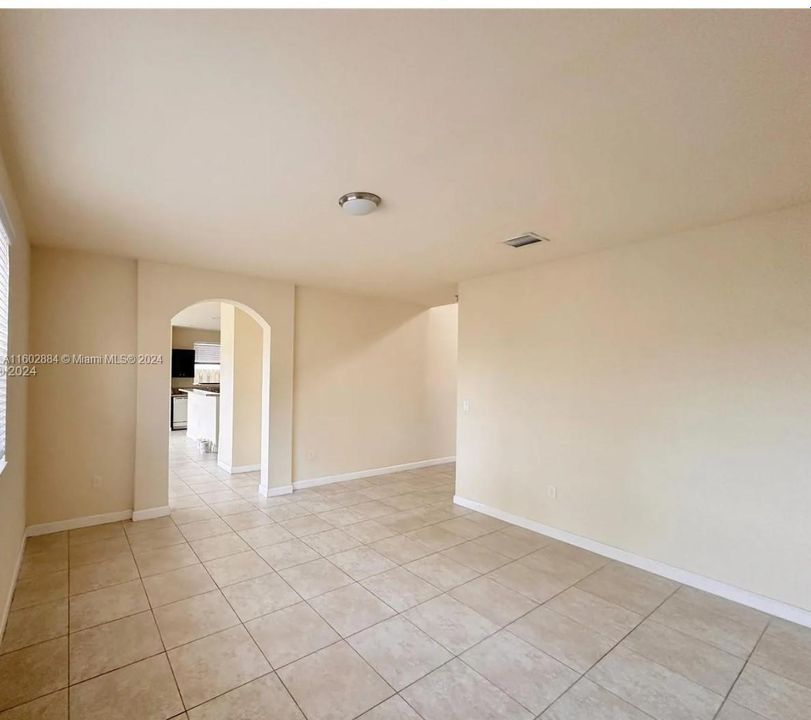 For Rent: $3,950 (4 beds, 2 baths, 2437 Square Feet)