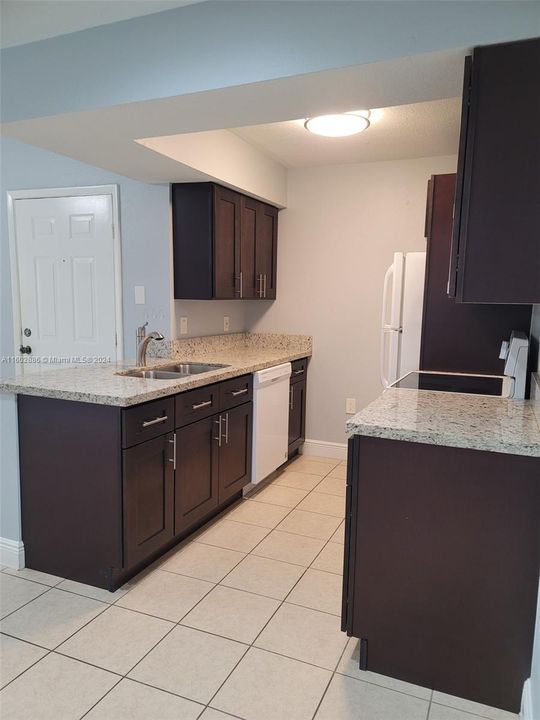 For Rent: $2,000 (1 beds, 1 baths, 588 Square Feet)