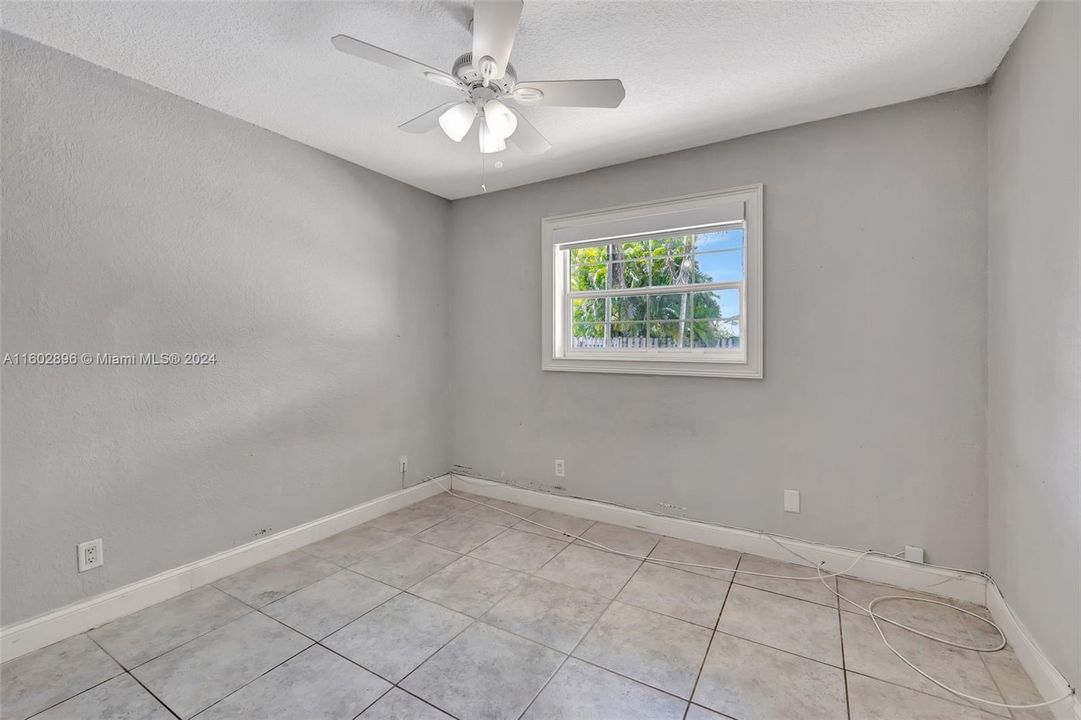 For Sale: $550,000 (3 beds, 2 baths, 1462 Square Feet)