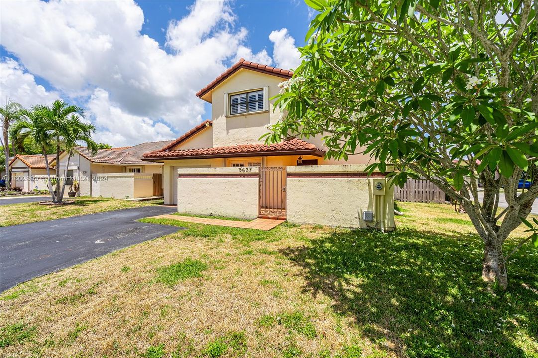 Active With Contract: $540,000 (3 beds, 2 baths, 1712 Square Feet)