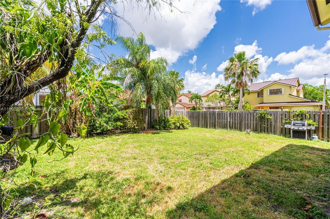 Active With Contract: $540,000 (3 beds, 2 baths, 1712 Square Feet)