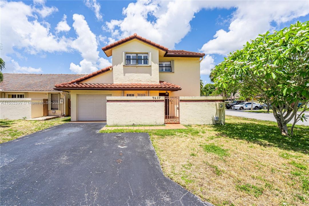 Active With Contract: $540,000 (3 beds, 2 baths, 1712 Square Feet)