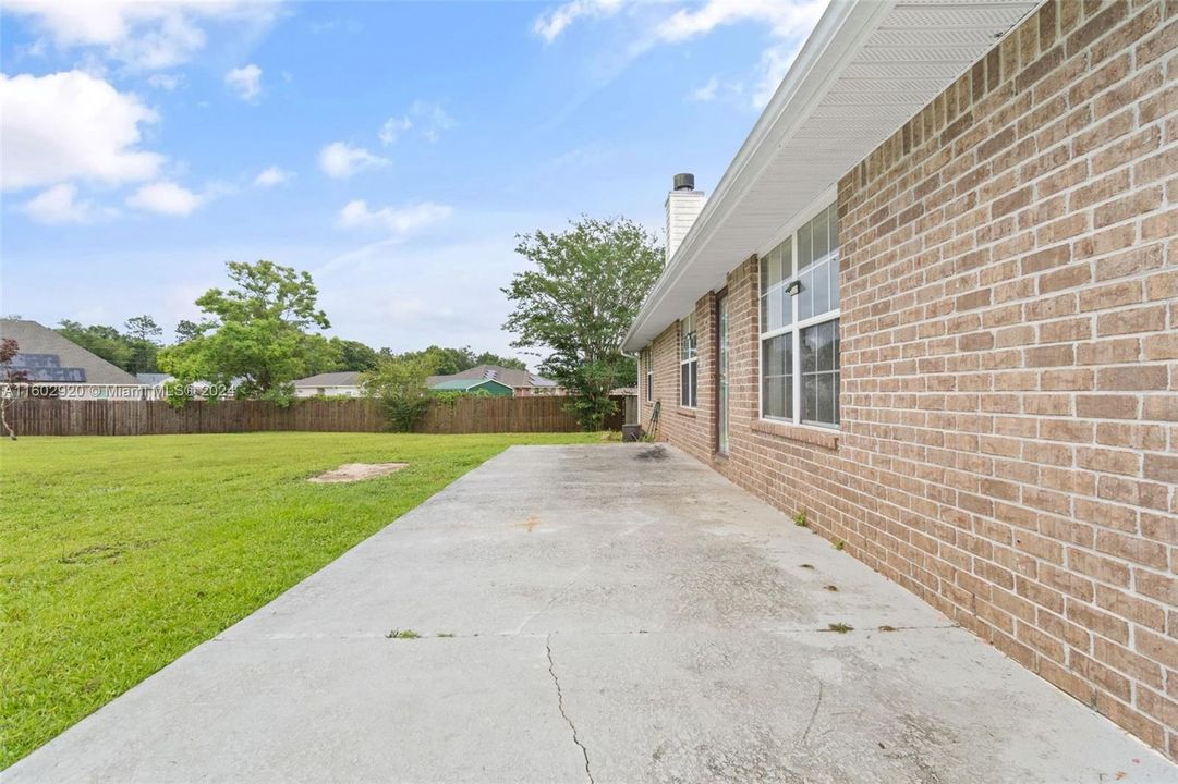 For Sale: $338,800 (3 beds, 2 baths, 2031 Square Feet)