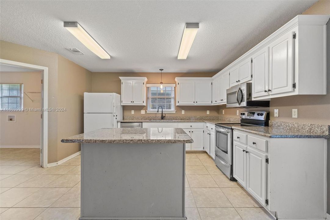 For Sale: $338,800 (3 beds, 2 baths, 2031 Square Feet)