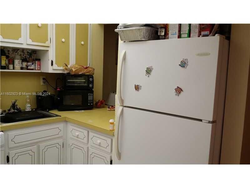 For Sale: $165,000 (1 beds, 1 baths, 646 Square Feet)