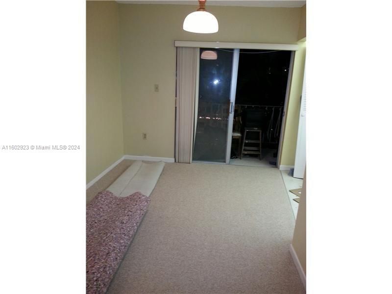 For Sale: $165,000 (1 beds, 1 baths, 646 Square Feet)