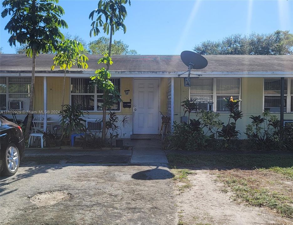 For Sale: $210,000 (2 beds, 1 baths, 822 Square Feet)