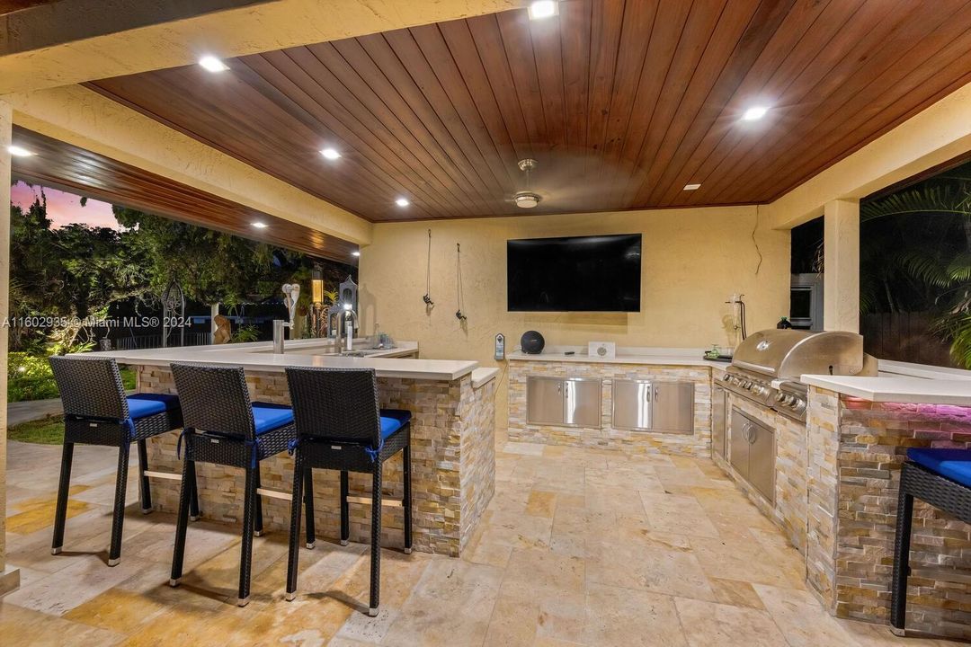 En Venta: $1,999,999 (6 camas, 6 baños, 4976 Pies cuadrados)